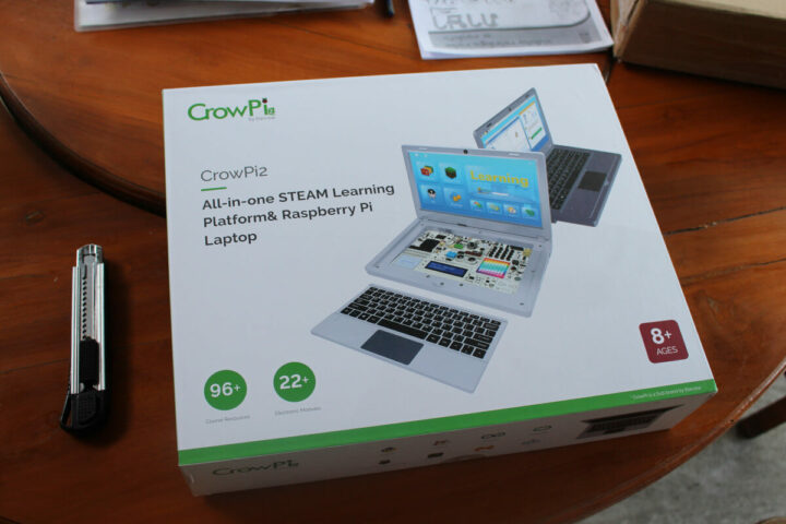 CrowPi2学习套件包装正面