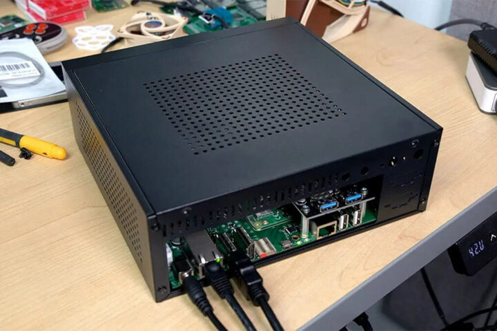 树莓派 CM4 mini-ITX PC 机箱