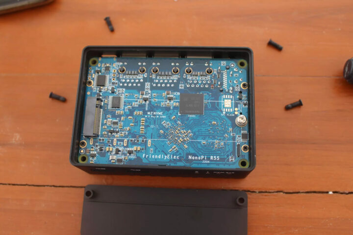NanoPi R5S板上的SPI闪存和M.2插座