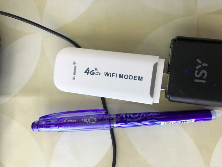 可运行 Debian 11、Linux 5.15 的 4G LTE WiFi 调制解调器
